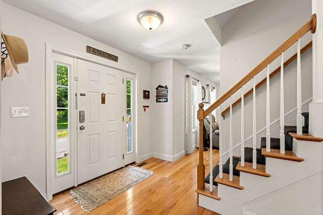 34 Amesbury Ave, Amesbury, MA 01913