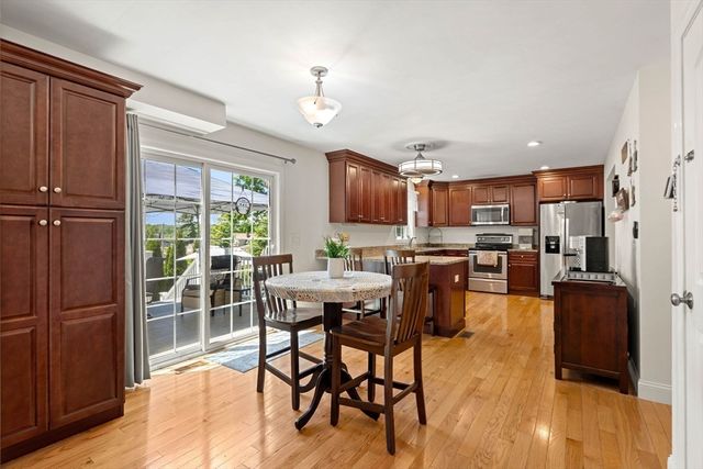 34 Amesbury Ave, Amesbury, MA 01913
