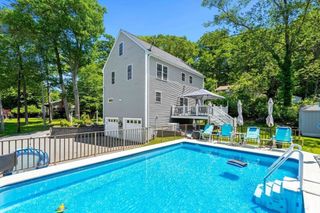 34 Amesbury Ave, Amesbury, MA 01913