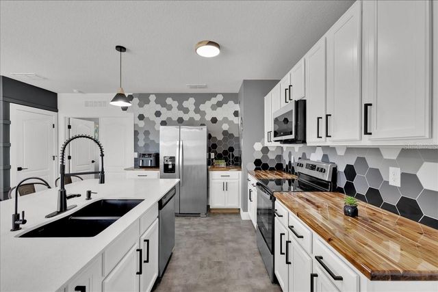 6763 GRACE HAMMOCK ROAD, Harmony, FL 34773