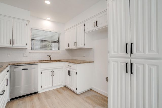 10048 Regent Row Street, Benbrook, TX 76126