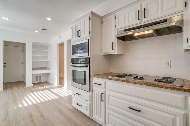 10048 Regent Row Street, Benbrook, TX 76126