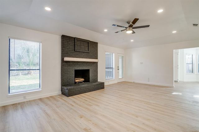 10048 Regent Row Street, Benbrook, TX 76126