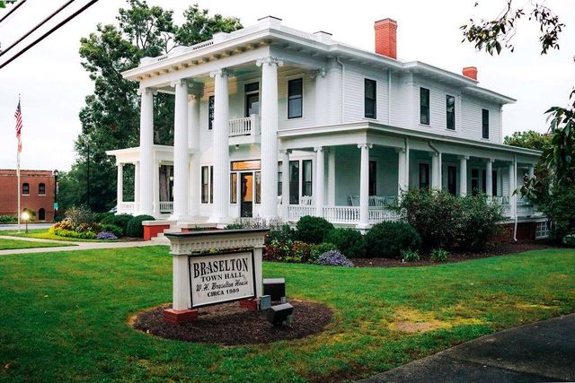 518 Winding Rose Drive, Hoschton, GA 30548