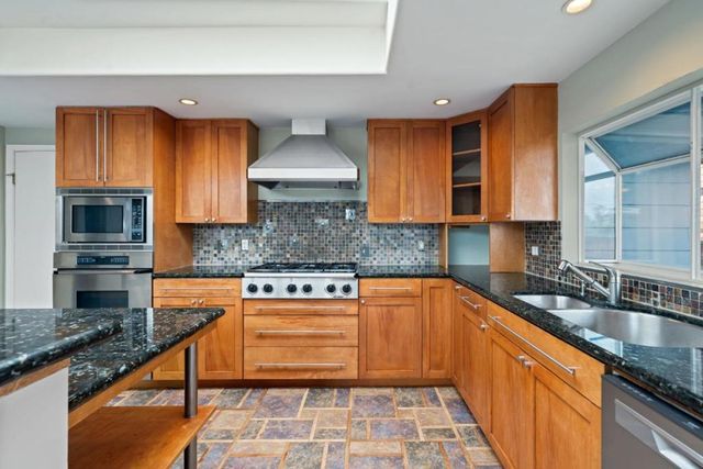 2060 Touraine Lane, Half Moon Bay, CA 94019
