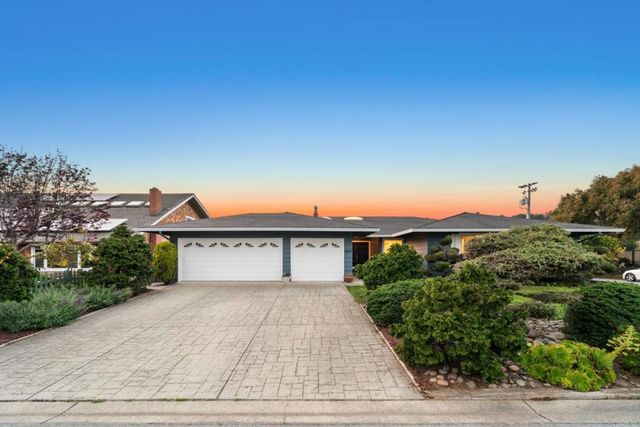 2060 Touraine Lane, Half Moon Bay, CA 94019