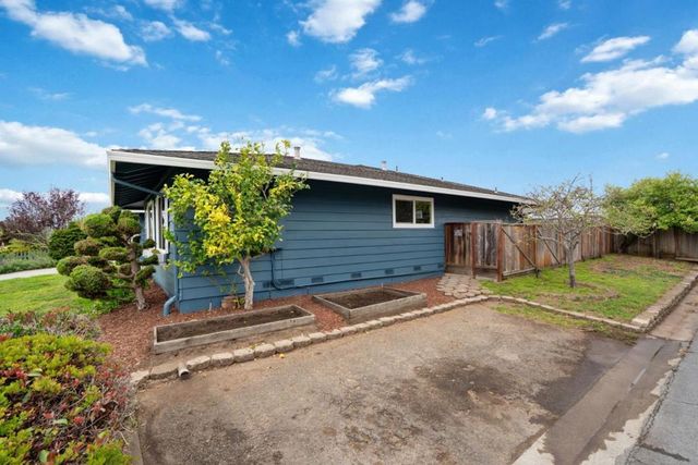 2060 Touraine Lane, Half Moon Bay, CA 94019