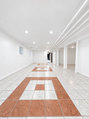 3620 N WHIPPLE Street, Chicago, IL 60618