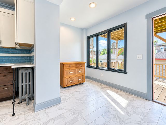 3620 N WHIPPLE Street, Chicago, IL 60618