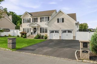 2726 Colonial Drive, New Windsor, NY 12553