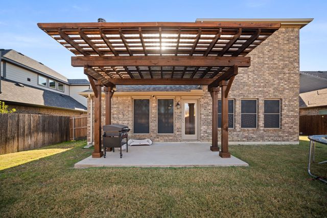 225 Lariat Trail, Waxahachie, TX 75165