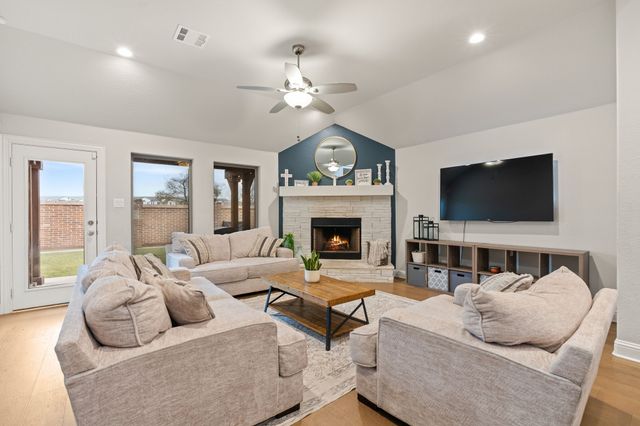 225 Lariat Trail, Waxahachie, TX 75165