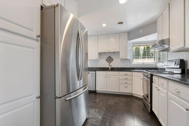 240 Scott Avenue, Glen Ellyn, IL 60137