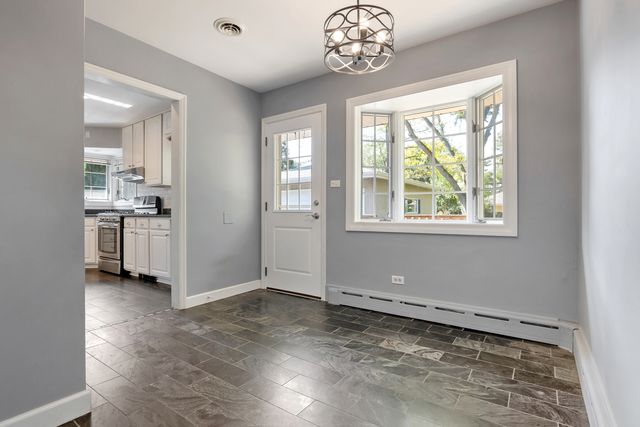 240 Scott Avenue, Glen Ellyn, IL 60137