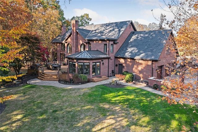 2102 Chablis Ct, Hampton, PA 15044