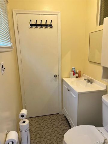 27580 Jean Road, Warren, MI 48093