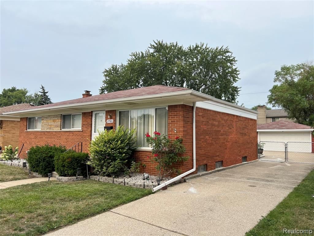 27580 Jean Road, Warren, MI 48093
