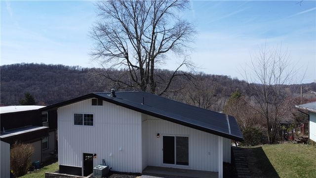 2017 S Pittsburgh St, South Connellsville, PA 15425