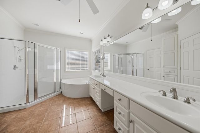 2104 Creekwood Lane, Brenham, TX 77833