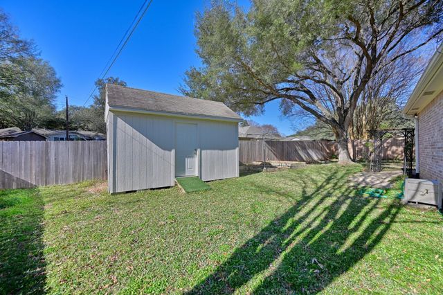 2104 Creekwood Lane, Brenham, TX 77833