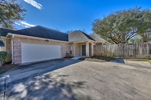 2104 Creekwood Lane, Brenham, TX 77833