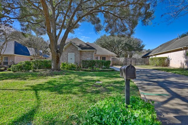 2104 Creekwood Lane, Brenham, TX 77833