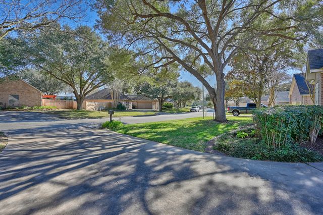 2104 Creekwood Lane, Brenham, TX 77833