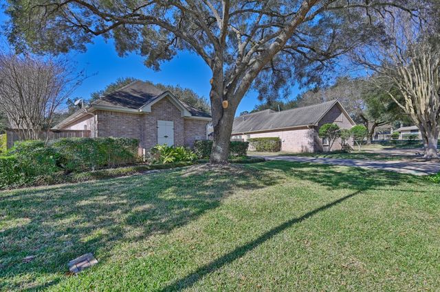 2104 Creekwood Lane, Brenham, TX 77833