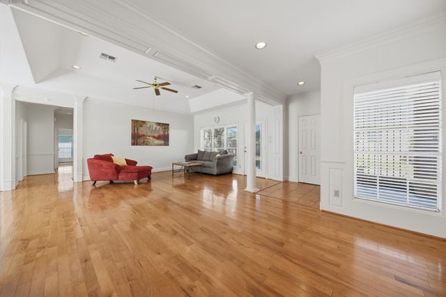 2104 Creekwood Lane, Brenham, TX 77833