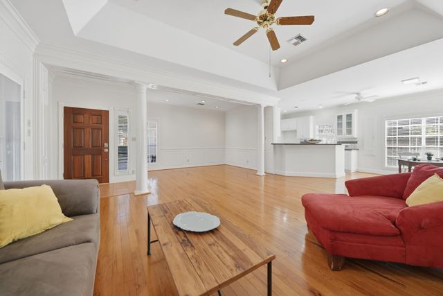 2104 Creekwood Lane, Brenham, TX 77833