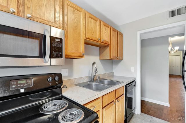 2270 Madison Road, Cincinnati, OH 45208
