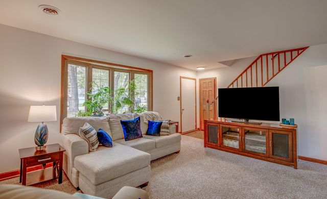 2611 Crowsnest Drive, Hobart, IN 46342