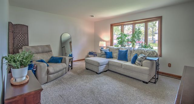 2611 Crowsnest Drive, Hobart, IN 46342