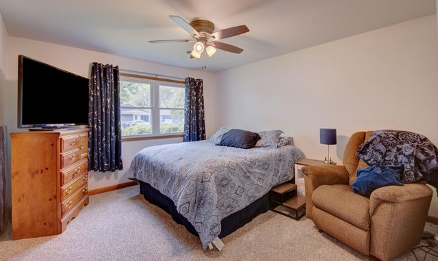 2611 Crowsnest Drive, Hobart, IN 46342