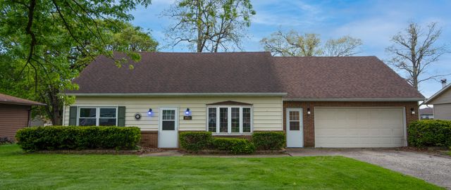 2611 Crowsnest Drive, Hobart, IN 46342