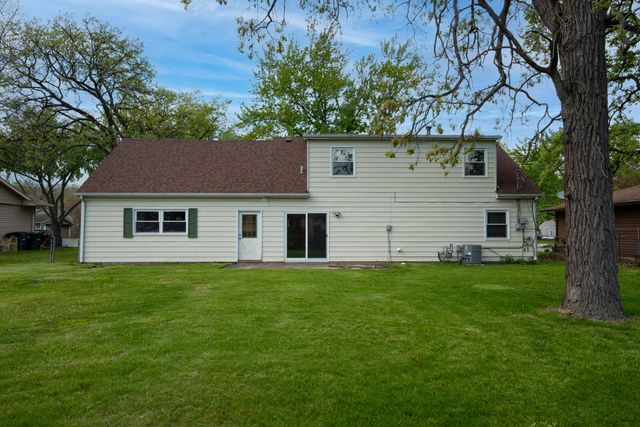 2611 Crowsnest Drive, Hobart, IN 46342