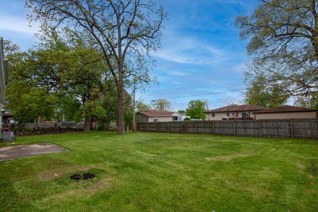 2611 Crowsnest Drive, Hobart, IN 46342