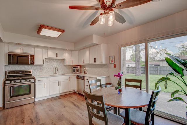 2611 Crowsnest Drive, Hobart, IN 46342