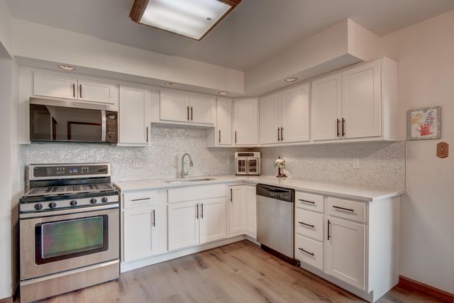 2611 Crowsnest Drive, Hobart, IN 46342