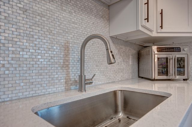 2611 Crowsnest Drive, Hobart, IN 46342