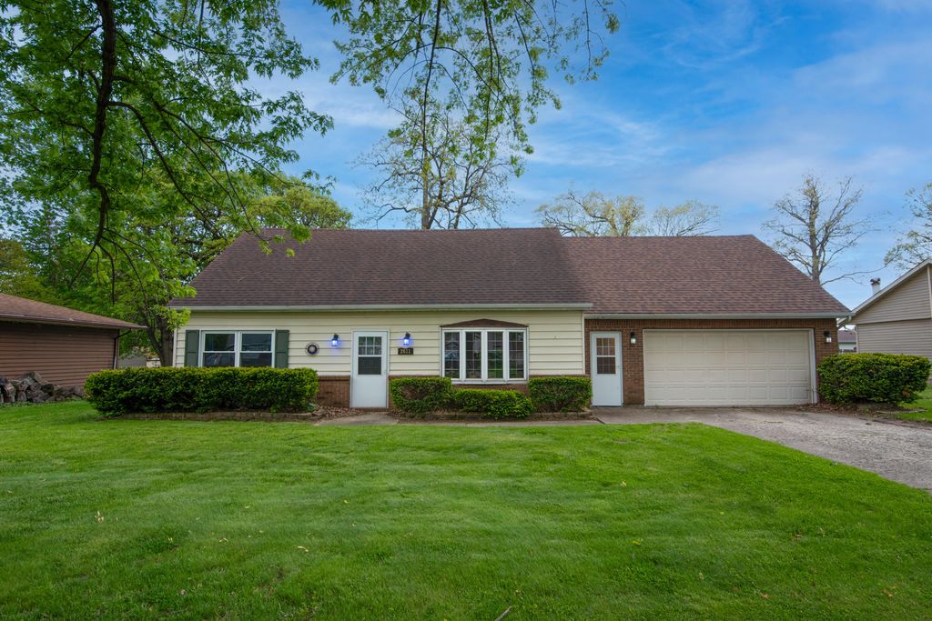 2611 Crowsnest Drive, Hobart, IN 46342