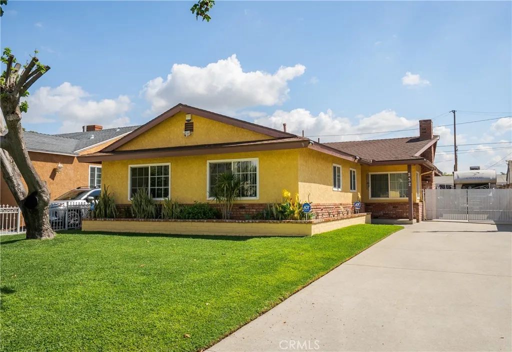 232 N Aspan, Azusa, CA 91702