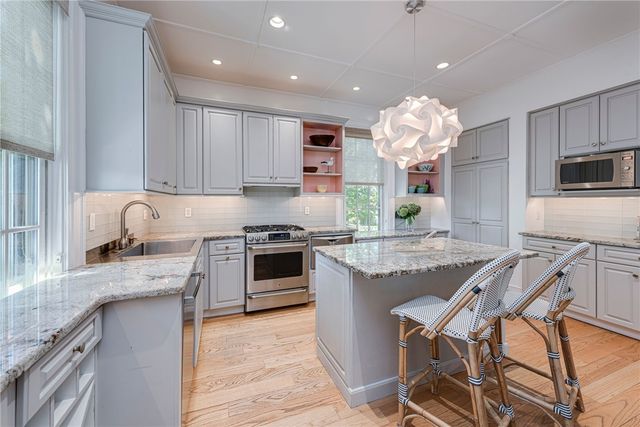 83 John Street, Newport, RI 02840