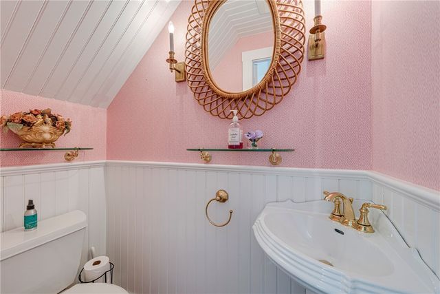 83 John Street, Newport, RI 02840