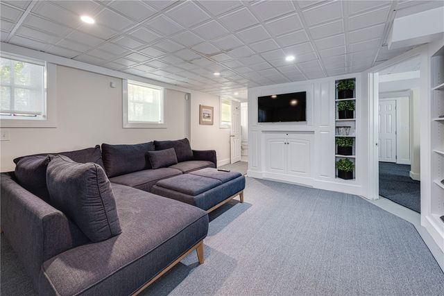 83 John Street, Newport, RI 02840