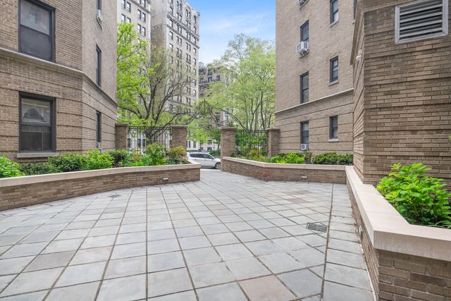 779 Riverside Dr Apt B31, New York City, NY 10032