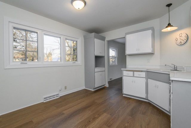 S66W12582 Somerset DRIVE, Muskego, WI 53150