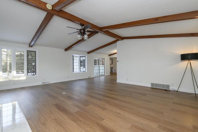 S66W12582 Somerset DRIVE, Muskego, WI 53150