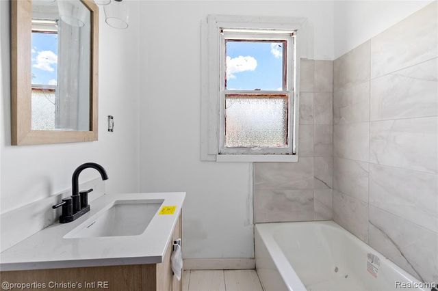4573 Vancouver, Detroit, MI 48204