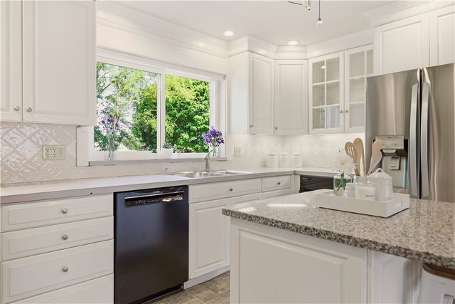 5 Heritage Road, Bristol, RI 02809
